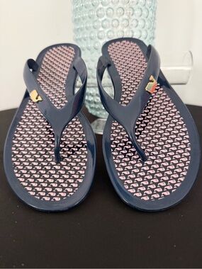 Vineyard Vines Navy Jelly Flip Flops with Pink Whale Pattern